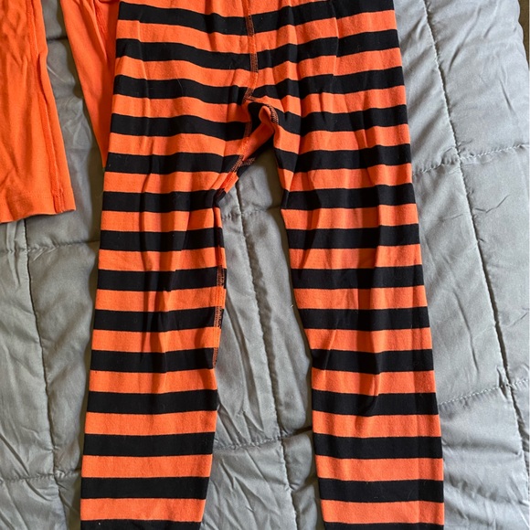 Hanna Andersson pumpkin Halloween pajamas size 6-7 - Picture 3 of 5